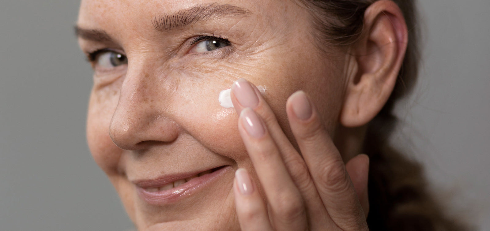 Estrógenos y colágeno en la menopausia: qué le ocurre a tu piel y qué puedes hacer