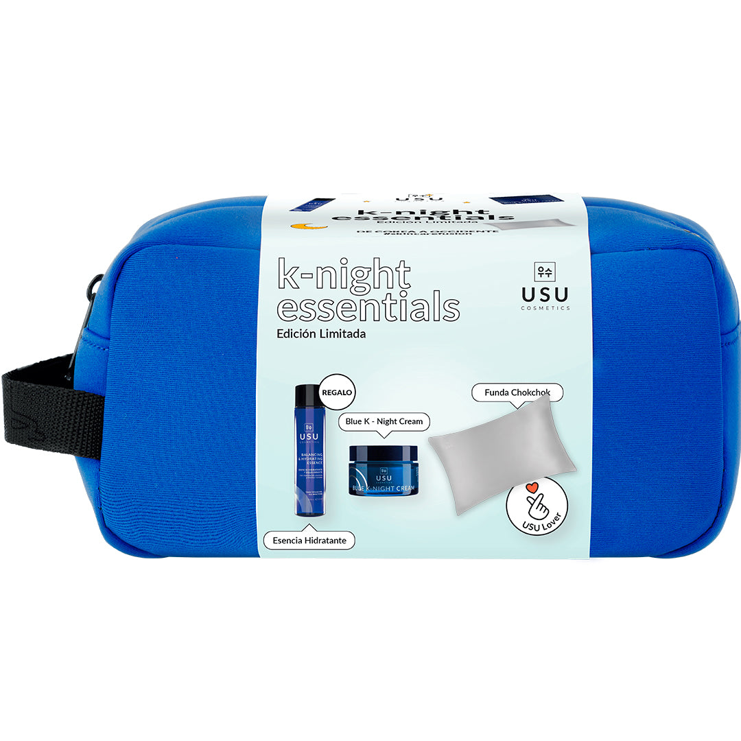 Pack de rutina coreana antiedad USU Cosmetics con esencia hidratante, crema de noche y funda de almohada presentado en neceser azul.