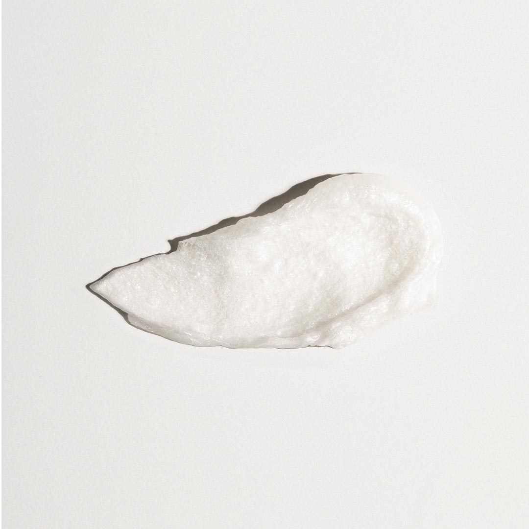 Textura cremosa y sedosa, fácil de aplicar, ideal para una rutina de cuidado facial confortable.