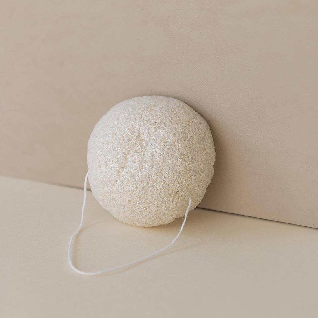 Esponja konjac colágeno con hilo para colgar después de su uso