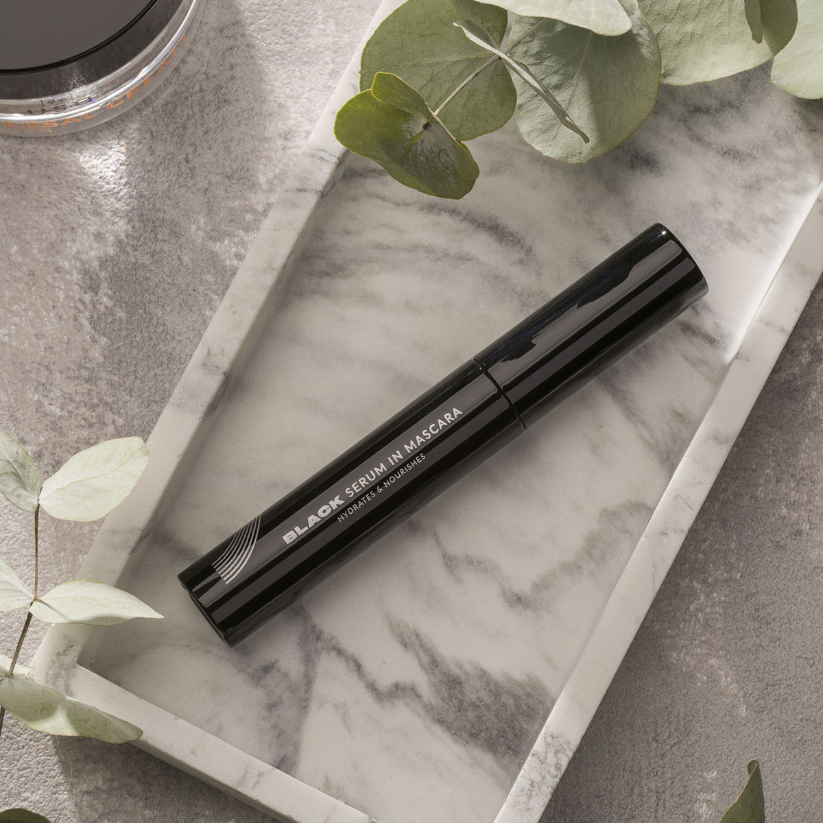 Black Serum in Mascara